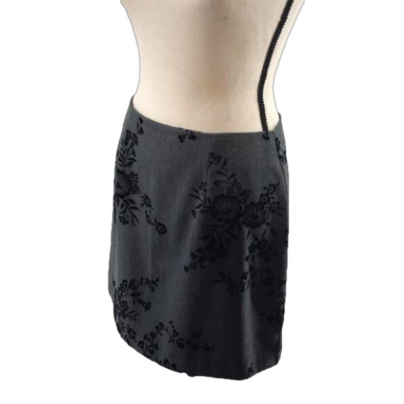 I.L.U. from the clothing company Dresses & Skirts - I.L.U. VINTAGE Dark Gray/Black Velvet Embroidery Floral Design Mini Skirt - 7